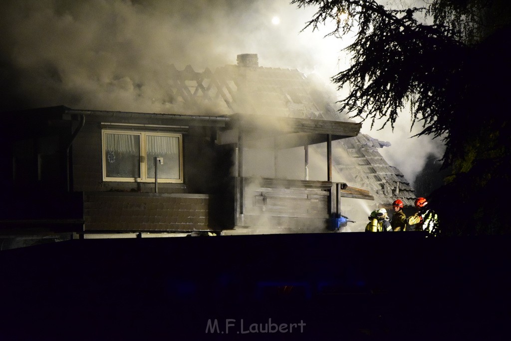 Grossfeuer Einfamilienhaus Siegburg Muehlengrabenstr P0369.JPG - Miklos Laubert